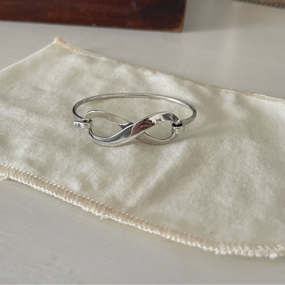 James Avery infinity hook on bracelet - Picture 1 of 5